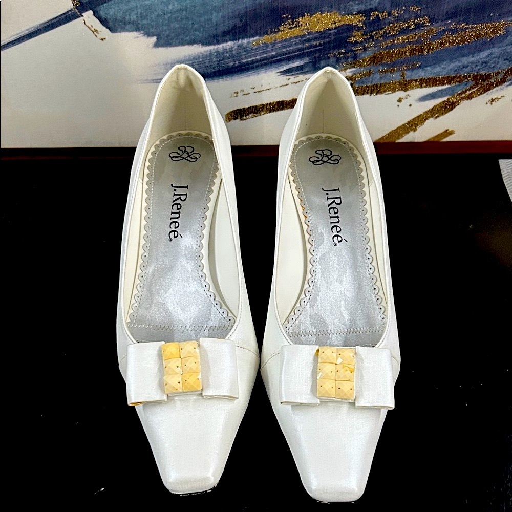 J.Renee White Heels with Gold Accent